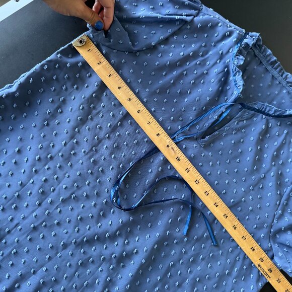 Emery Rose Blue Textured Blouse Size L - Picture 5 of 6